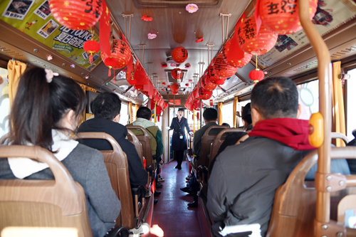 慶祝建司70周年！洛陽公交集團(tuán)邀請市民代表“零距離”探秘公交03.JPG